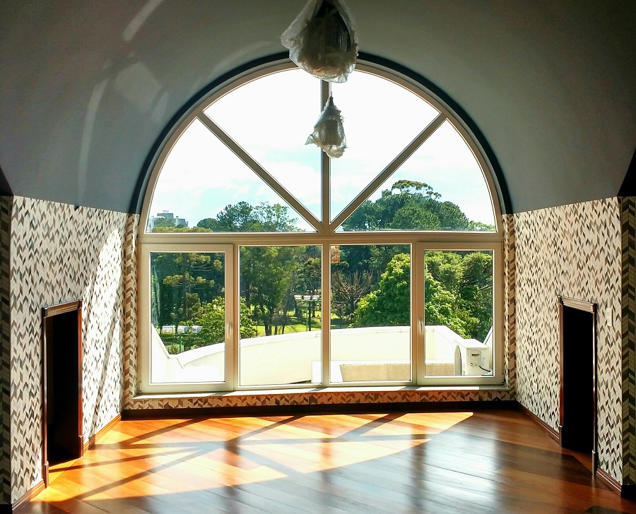 Esquadria de PVC em arco